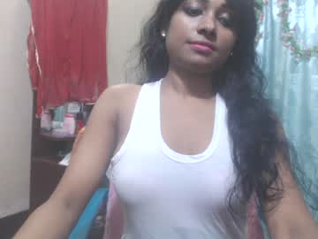Amateur cam girl showing shaved fat pussy on webcam sex